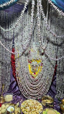 पंचमी पर शीतला धाम में आस्था का ज्वार, तड़के खुले कपाट